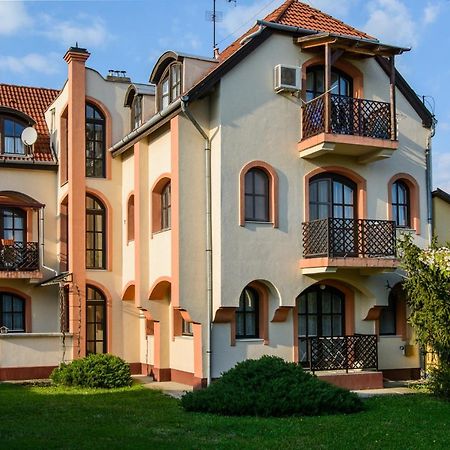 Mi12 Apartment Eger Exterior foto